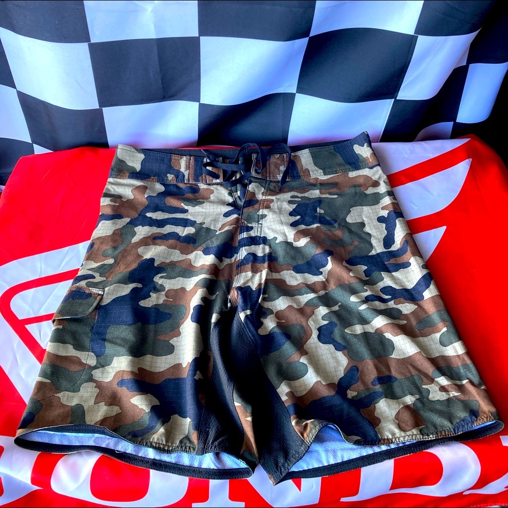 Burnside camo boardshorts sz 36